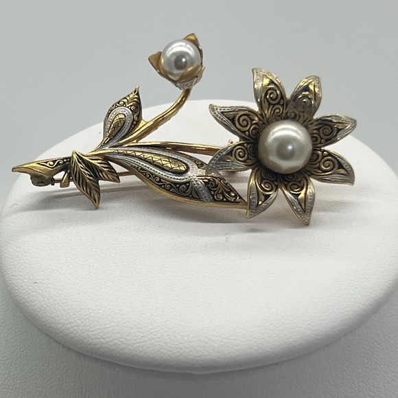 Vintage Damascene Faux Pearl Flower Brooch Pin Gold & Silver Tone Made In Spain - Picture 4 of 7